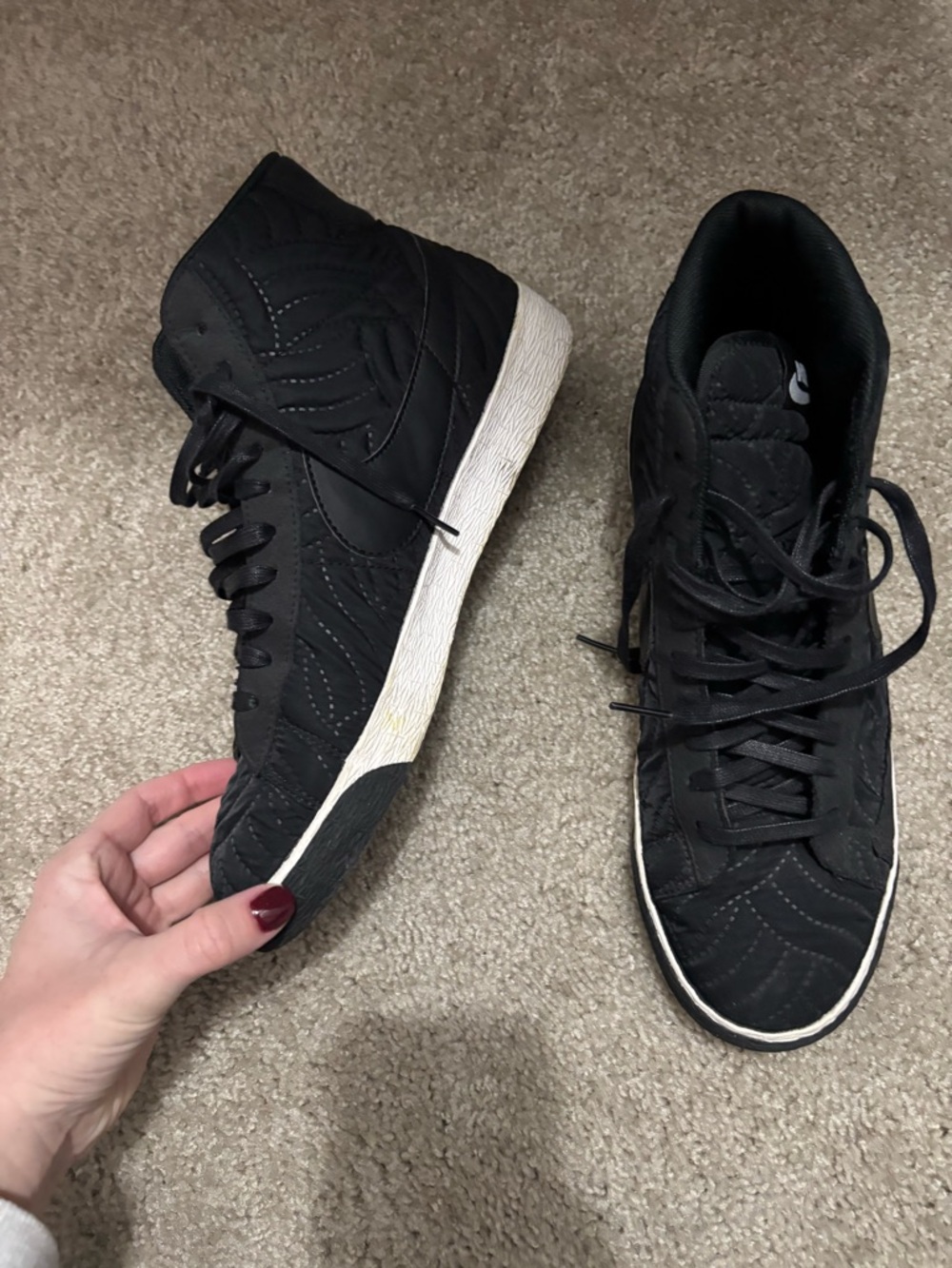 Black High-Top Women's Sneakers - Stylish Casual Athletic Shoe